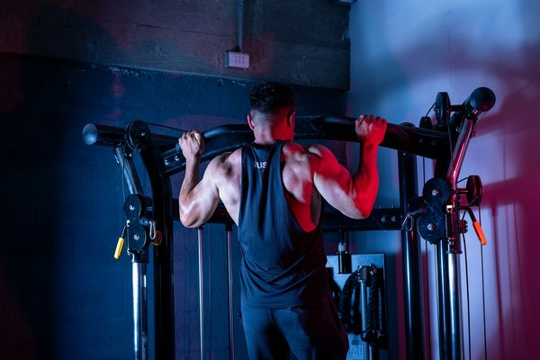 La barre de traction pour les débutants : techniques et conseils